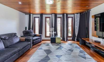 Casa para alugar com 4 quartos no Água Verde em Curitiba