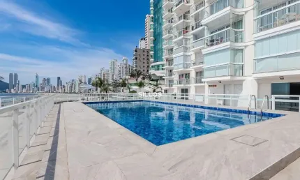Apartamento à venda de frente ao mar com 4 quartos no centro de Balneário Camboriú - SC.