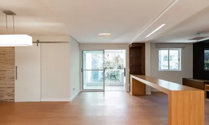 Apartamento semimobiliado com 2 quartos para alugar no Ecoville em Curitiba