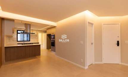 Apartamento semimobiliado com 3 suítes para alugar no Bigorrilho em Curitiba