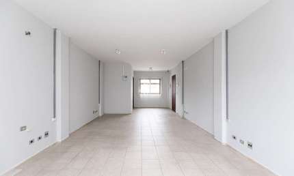 Sala comercial à venda com 45,30m² no Cristo Rei em Curitiba