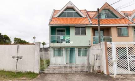 Sobrado á venda com 3 quartos no Costeira - São José dos Pinhas/PR
