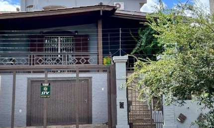 Casa com 3 Quartos, 1 suíte,  4 banheiros e 3 vagas de garagem, 260 m²