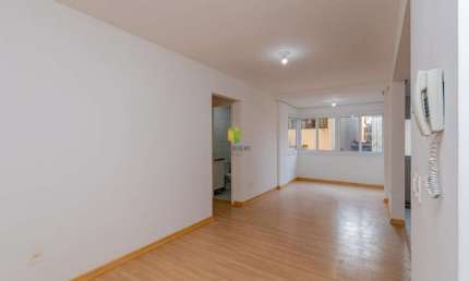 Apartamento com 2 Quartos e 2 banheiros à Venda, 65 m² por R$ 690.000