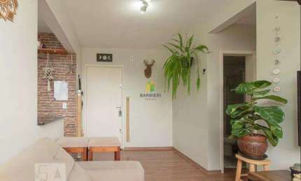 Apartamento com 2 Quartos , 1 banheiro, 1 vaga.  Rua  Engenheiro Sadi de Castro.