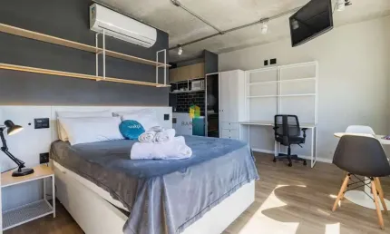 Studio mobiliado com 1  vaga escriturada, opção de gestão  profissional administrando locações, bairro Rio Branco.