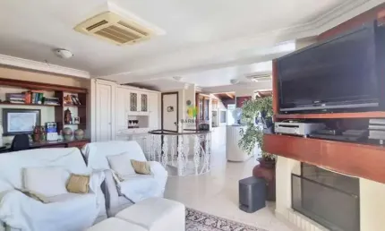 Cobertura Duplex com 204 m2, 3 dormitórios, 1 suíte e 2 vagas no bairro Menino Deus
