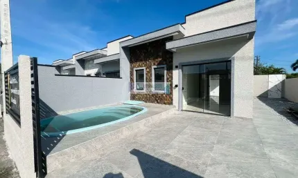 Residência com excelente acabamento - 2 dormitórios sendo uma suíte/Piscina.