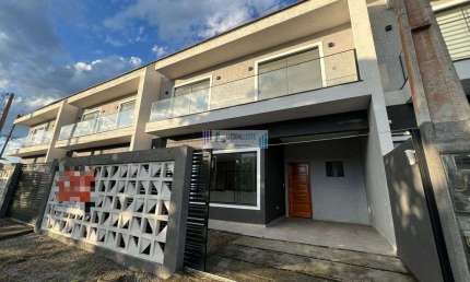 Sobrado novo na quadra do mar - 3 dormitórios/suíte, aceita financiamento.