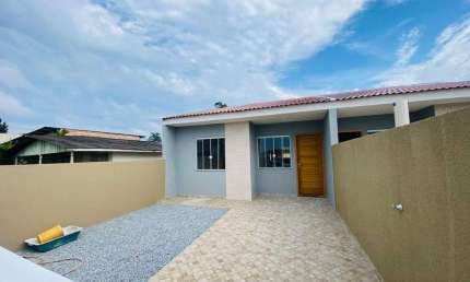 Residência nova no Balneário Santa Terezinha, amplo quintal nos fundos.