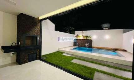 Sobrado novo - Arquitetura moderna e exclusiva - Próximo ao mar!