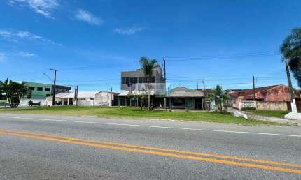 Casa residencial e comercial frente para a Rodovia.