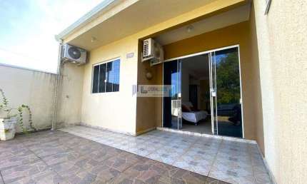 Residência em alvenaria - teto em laje - 2 dormitórios/suíte - Próx. ao mar.