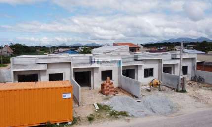 Residência com excelente acabamento - 2 dormitórios e bwc social - a partir de.