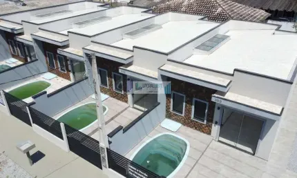 Residência com excelente acabamento - 2 dormitórios sendo uma suíte/Piscina.