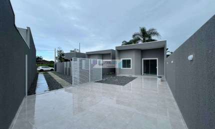 Residência em alvenaria - teto em laje - 2 dormitórios/suíte - Quintal.