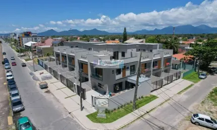 Triplex contendo 4 dormitórios/ suíte - com vista mar.