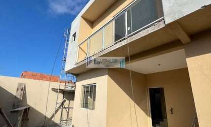 Sobrado em condomínio Próximo ao mar - 3 dormitórios sendo uma suíte.