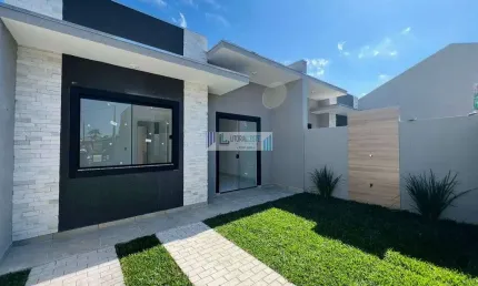 Residência em alvenaria - teto em laje - 2 dormitórios/suíte - churrasqueira.