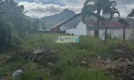 Amplo terreno a venda - medindo 14,00 x 40,00 - escriturado e registrado.