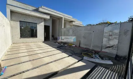 Residência com excelente acabamento- 2 dormitórios sendo uma suíte - com piscina