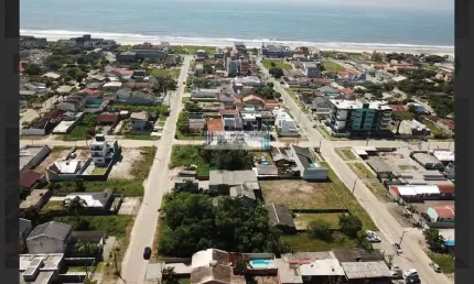 Residência nova, com excelente acabamento - 2 dormitórios- próxima a praia.