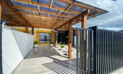 Residência com excelente acabamento - 3 dormitórios sendo uma suíte / edícula.