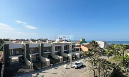 BELEZA, REQUINTE E QUALIDADE Á POUCOS METROS DO MAR! SOBRADO COM 3 DORMITÓRIOS.