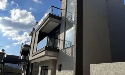Sobrado com 3 quartos  à venda, 148.06 m2 por R$1070000.00  - Hauer - Curitiba/PR