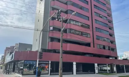 Apartamento no centro a poucos metros da Praia central.