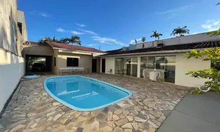 Casa com 4 quartos à venda na Rua Tibagi, 22, Centro, Guaratuba