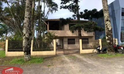 Casa com 4 quartos para alugar na Rua Portugal, 180, Brejatuba, Guaratuba