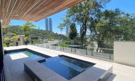 CONDOMÍNIO BELLA VISTA RESIDENCE CLUB - CASA ALTO PADRÃO PRONTA PARA MORAR EM BALNEÁRIO CAMBORIÚ