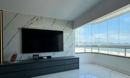 APARTAMENTO MOBILIADO FRENTE MAR NA BARRA SUL DE BALNEÁRIO CAMBORIÚ