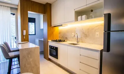 LAGO MORAINE - APARTAMENTO DECORADO COM 02 SUÍTES EM ITAJAÍ