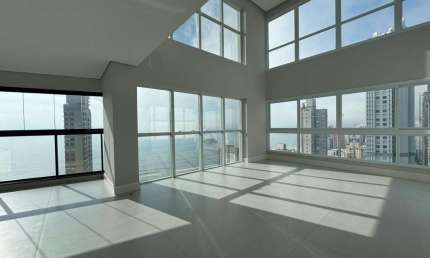 COBERTURA DUPLEX COM VISTA PARA O MAR EM BALNEÁRIO CAMBORIÚ