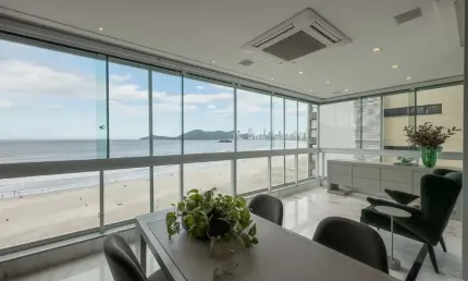 METRÓPOLIS - APARTAMENTO DECORADO FRENTE MAR EM BALNEÁRIO CAMBORIÚ