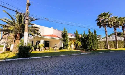 CONDOMÍNIO HORIZONTAL PRAIA BRAVA - CASA MOBILIADA COM 05 DORMITÓRIOS NA PRAIA BRAVA EM ITAJAÍ