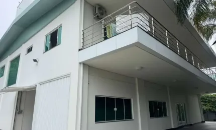 CASA ALTO PADRÃO COM VISTA LIVRE PARA PRAIA DE CABEÇUDAS EM ITAJAÍ