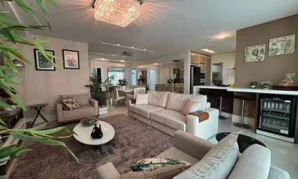 DE LA TORRE - APARTAMENTO MOBILIADO NA AVENIDA CENTRAL DE BALNEÁRIO CAMBORIÚ