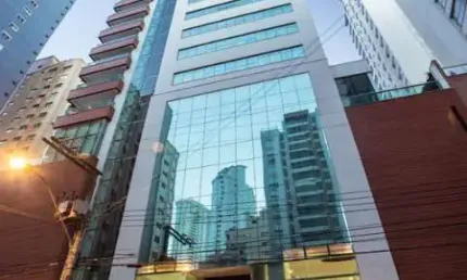 LUAR BIASA - APARTAMENTO MOBILIADO COM 03 SUÍTES BALNEÁRIO CAMBORIÚ