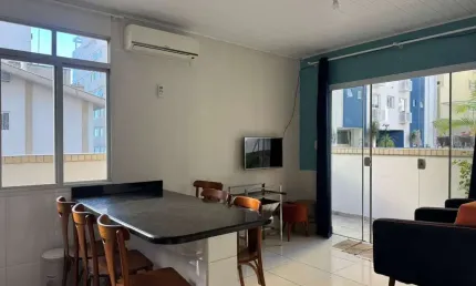 APARTAMENTO COM 02 DORMITÓRIOS NA QUADRA MAR EM BALNEÁRIO CAMBORIÚ