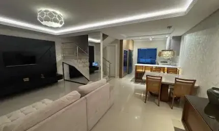 Sobrado com 3 dormitórios para alugar, 160 m² por R$ 11.500,02/ano - Praia dos Amores - Balneário Camboriú/SC