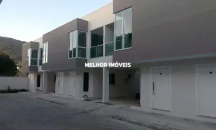 Sobrado Geminado à Venda com 02 Suítes sendo 01 Máster Localizado em Balneário Camboriú - SC