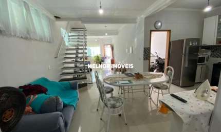 Casa Sobrado Semi-Mobiliada à Venda com 03 Suítes sendo 01 com Sacada Localizado no Centro de Balneário Camboriú - SC