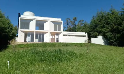 Casa Alto Padrão em Condomínio Fechado á Venda com 02 Dormitórios sendo 01 Suíte e uma Maravilhosa Área de Lazer Localizado em Quatro Barras - PR