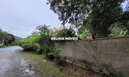 Terreno à Venda Localizado na Praia do Estaleiro em Balneário Camboriú