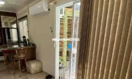 Casa à venda semi mobiliada com piscina e edícula localizada no centro de Balneário Camboriú
