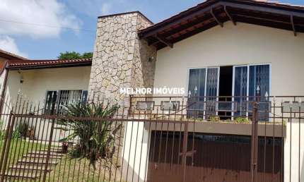 Casa com 03 dormitórios, com edicula no fundo localizado em Lages- SC