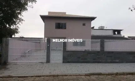 Vila Leal - Sobrado em Condominio Fechado com 03 suítes, localizado no Bairro São Francisco de Assis em Camboriú.